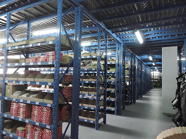 汽车4s店用什么仓库货架会更好
