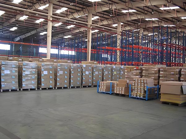 如何优化仓库货架的布局和流程