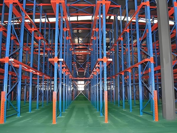 驶入式货架有哪些优点，现在越来越多的人选择贯通货架